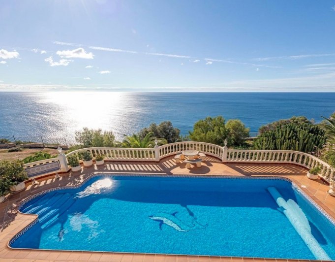 Villa en primera línea con espectaculares vistas al mar