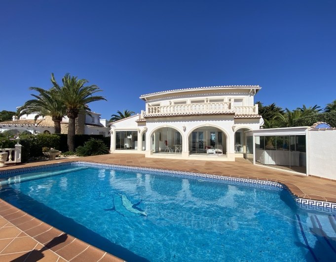 Villa en primera línea con espectaculares vistas al mar