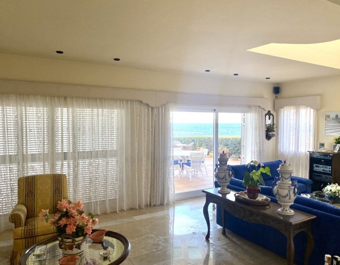 Espectacular Villa en Primera Línea del Mar