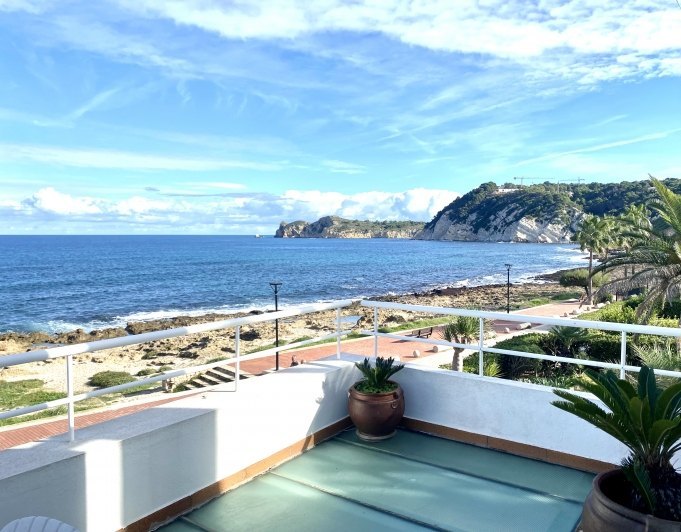 Espectacular Villa en Primera Línea del Mar