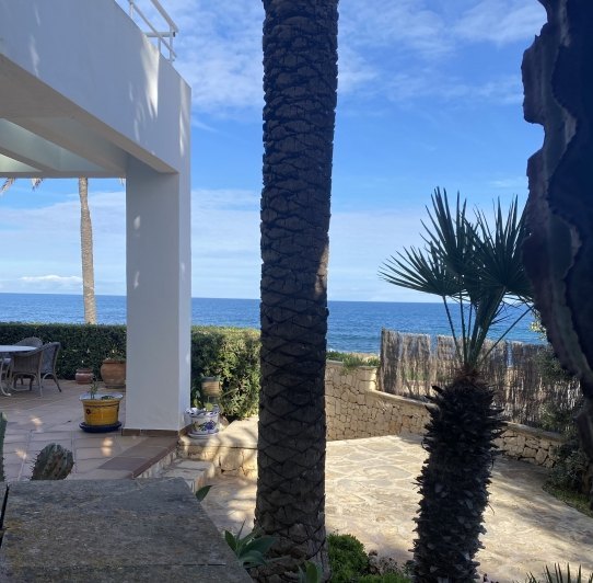 Espectacular Villa en Primera Línea del Mar