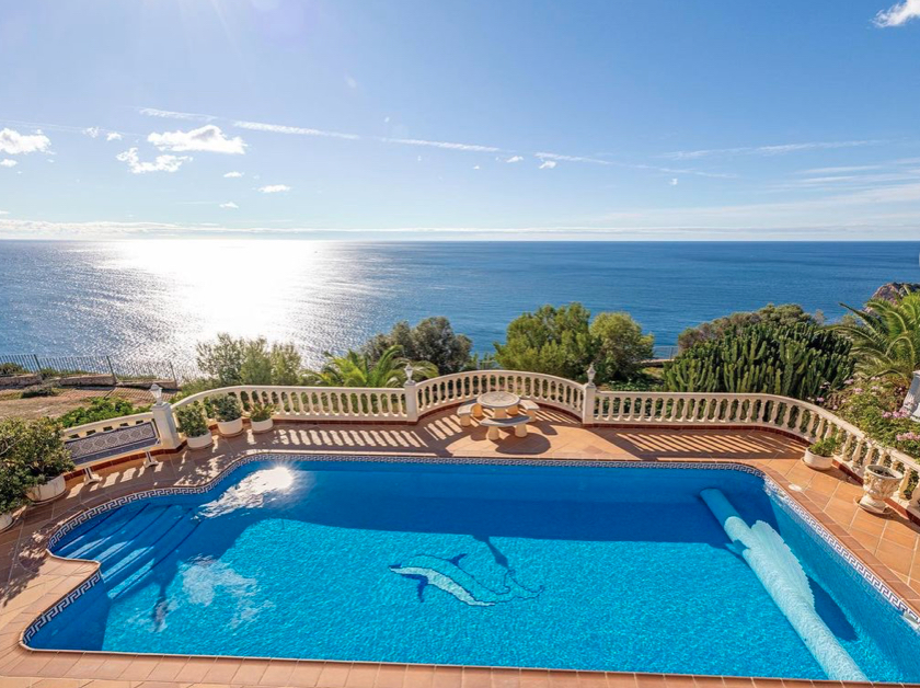 Villa en primera línea con espectaculares vistas al mar