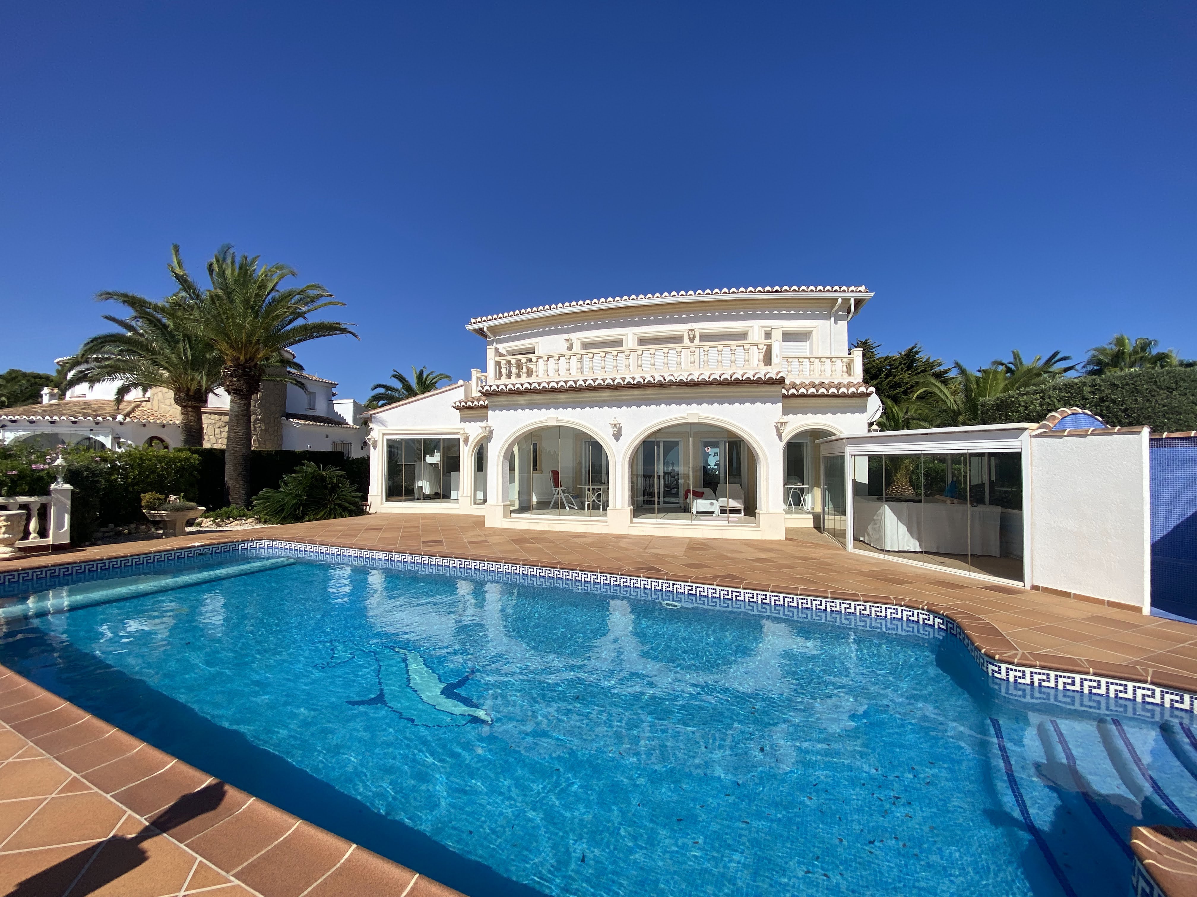 Villa en primera línea con espectaculares vistas al mar